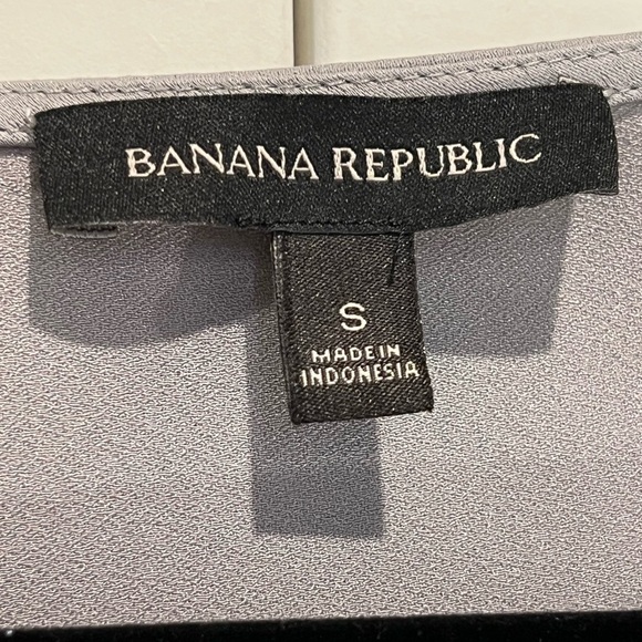 B4.16 Banana Republic Tank Top Racerback Satiny Cami Shell Size S Grey/Silver - Picture 4 of 6